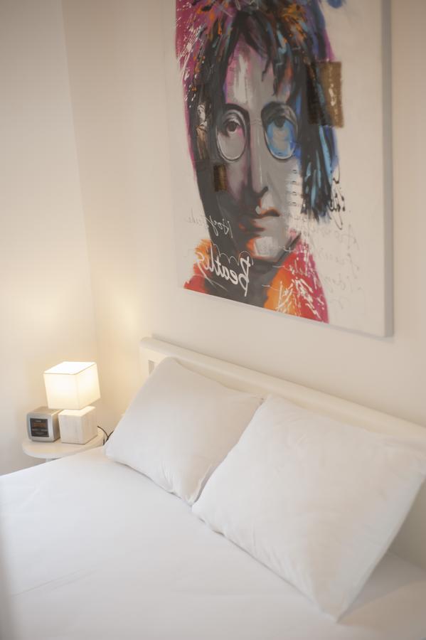 Teona Modern Central Apartment