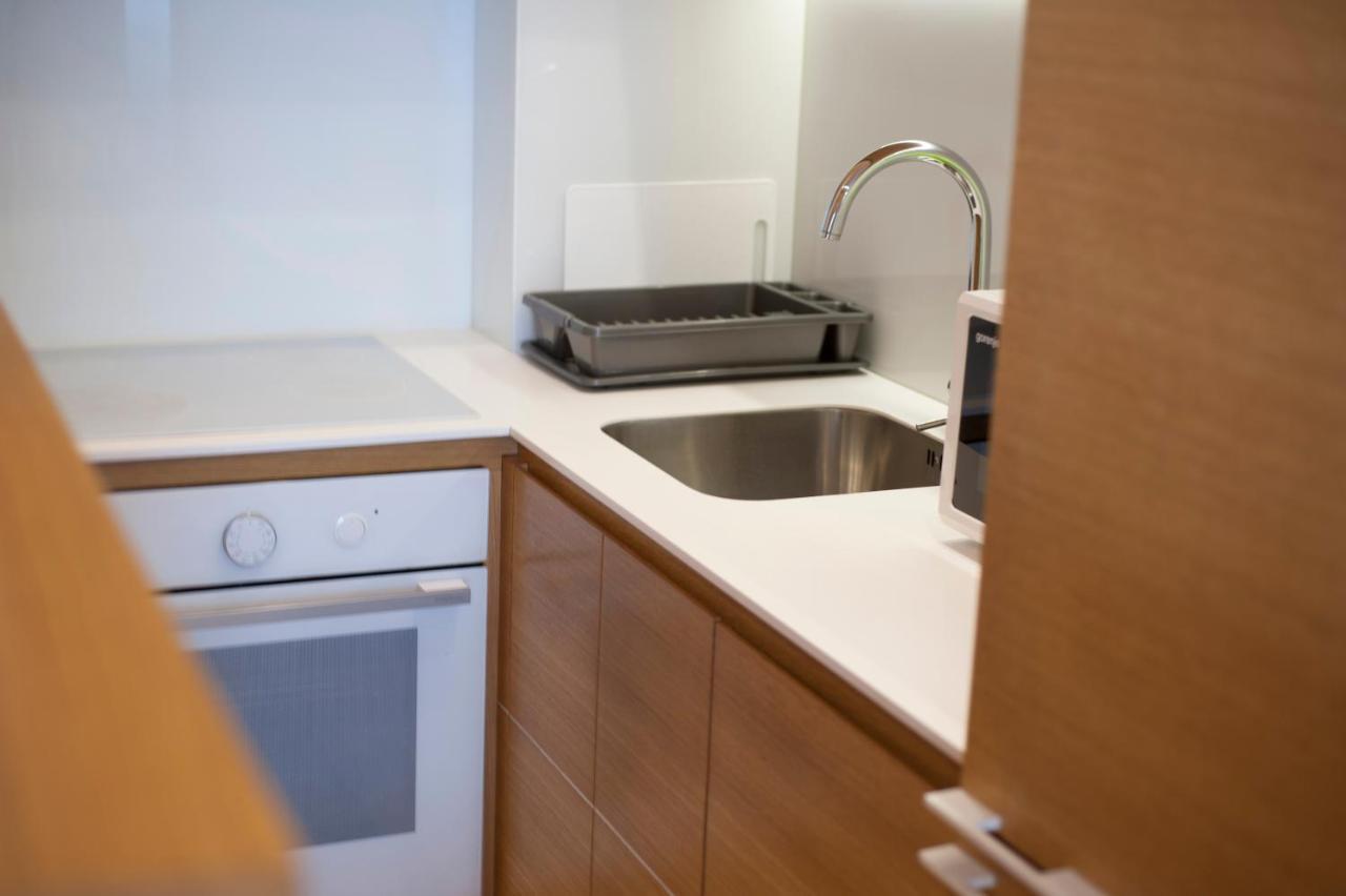 Teona Modern Central Apartment
